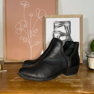 BCBGeneratiom Black Leather Boots with Zipper Trim